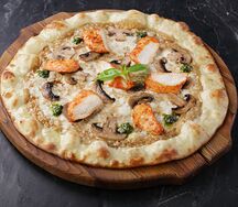Пицца с кремом из белых грибов и куриным филе
