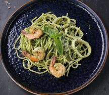 Спагетти с морепродуктами и соусом песто