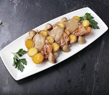 Свинина с кремом из белых грибов и молодым картофелем