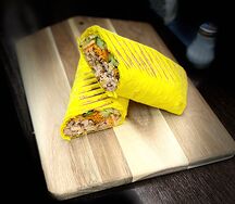 Шаурма с курицей в сырном лаваше