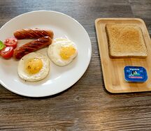 Яичница с сосисками