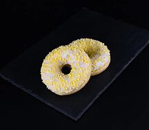 Донат с лимонной начинкой