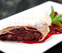 Штрудель с вишней