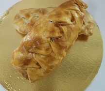 Пирожок Свиха мясо сыр зелень