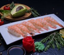 Суши с креветкой