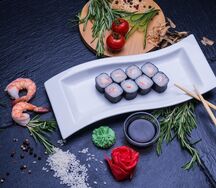 Ролл с креветкой