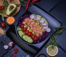 Поке с лососем севиче