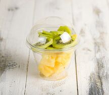 Ананас с киви в стакане