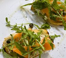 Брускетта с форелью