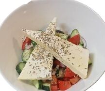 Греческий салат с домашней брынзой