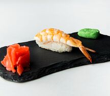 Суши с креветкой