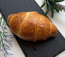 Круассан с карамелью