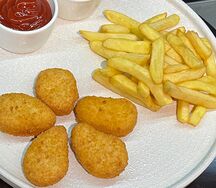 Картофель фри и нагетсы