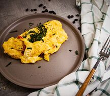 Скрембл с сыром и перцем гриль