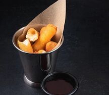 Моцарелла стикс с соусом