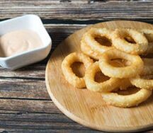 Закуска из колец кальмара