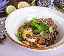 Гречневая лапша Wok с овощами