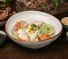 Салат Цезарь с курицей