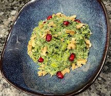 Шпинат салат с соусом мацони