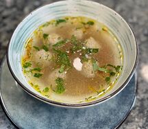 Куриный суп с рисом и фрикадельками