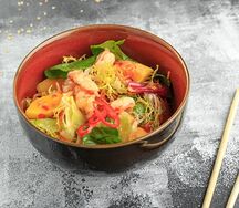 Салат с манго и креветками