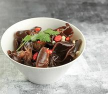 Салат с древесными грибами