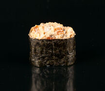 Спайси суши с лососем