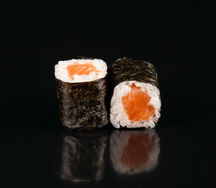 Ролл с лососем