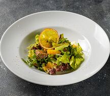 Теплый салат с куриной печенью
