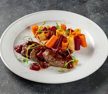 Гоби Сориз с вишневым соусом