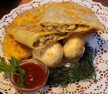 Чебурек с шампиньонами и сыром