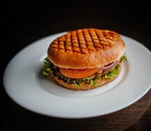 Восток бургер с курицей (большой)
