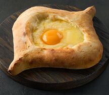 Хачапури по-аджарски лодочка