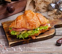 Сэндвич с красной рыбой