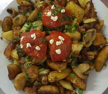 Шампиньоны жареные с картофелем и луком
