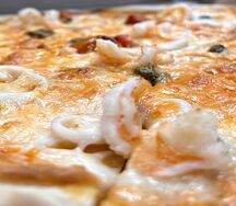 Пицца Креветка Кальмар тонкая