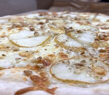 Пицца Груша-Горгонзола тонкая