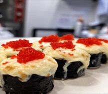 Запеченный ролл с крабом