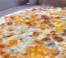 Пицца Четыре сыра тонкая