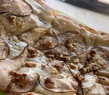 Пицца Груша Горгонзола Римская