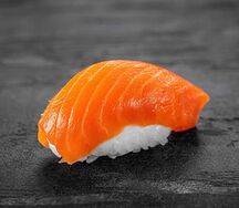 Суши с лососем