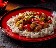 Фо сао с курицей овощами в сладко-остром соусе