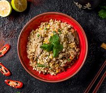 Жареный рис с курицей по-азиатски