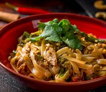 Удон с уткой и тайским соусом