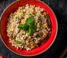 Жареный рис с говядиной по-азиатски