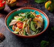 Тайский салат с уткой по-пекински