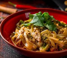 Удон с говядиной и тайским соусом