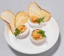 Жюльен из креветок с икрой ежа