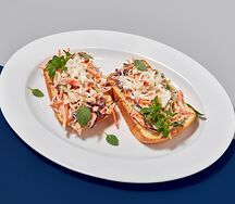 Брускетта с крабом