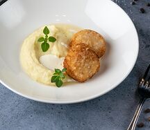 Фиш-боллы с сыром и картофельным пюре
